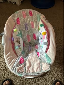 Baby girl bounce seat