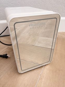 Frigidaire Gallery 9 Can Beauty Lighted Mirror Fridge Portable White