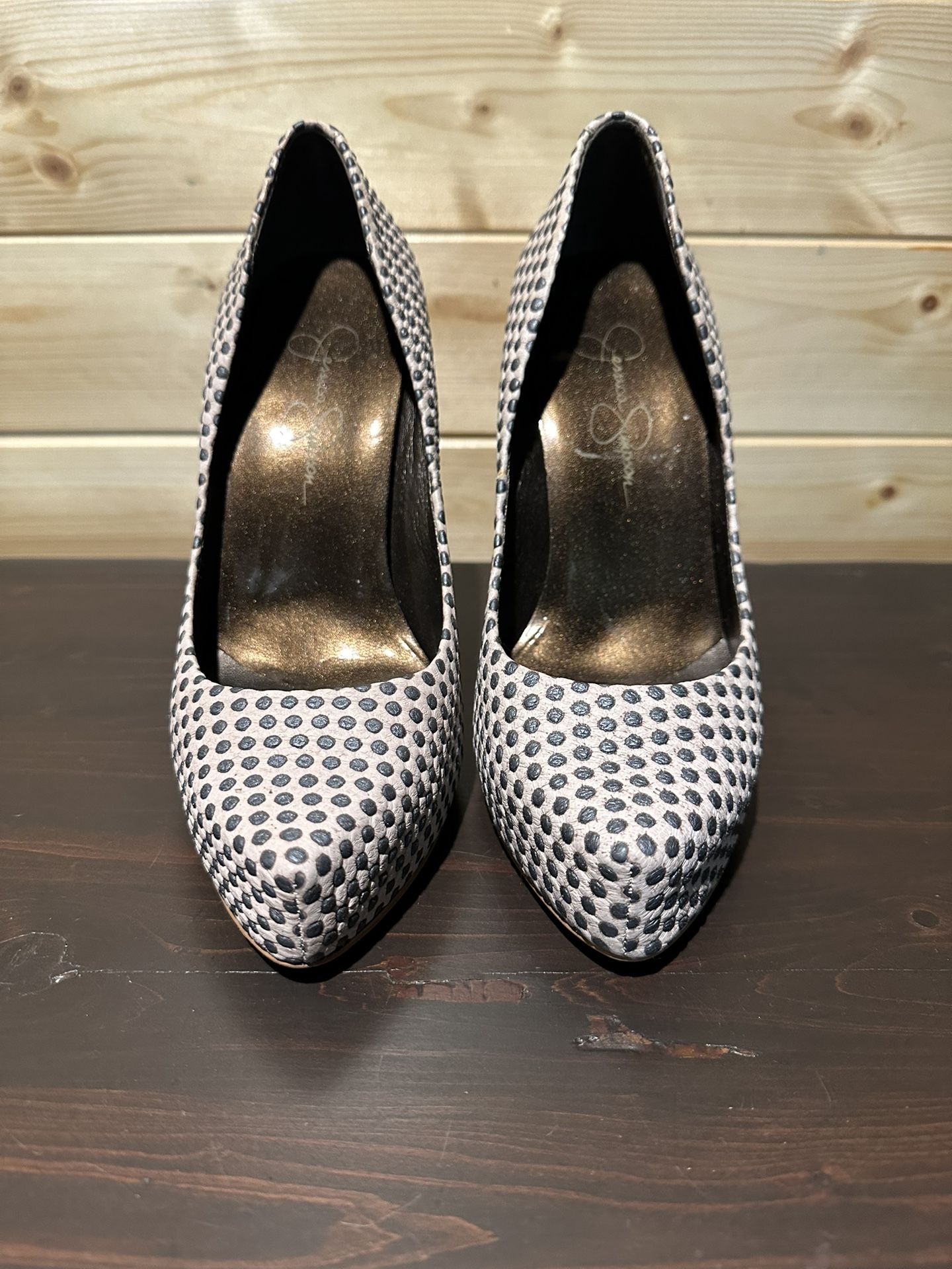 Chic classic platform pumps by Jessica Simpson size 5 1/2.