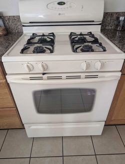 Maytag 4 Burner Stove & Oven 