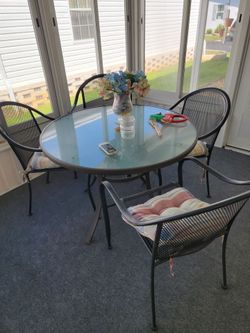 Round Glass Top Patio Table with 4 Chairs