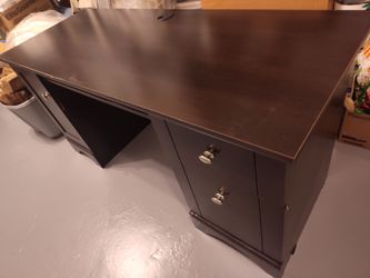 Computer desk