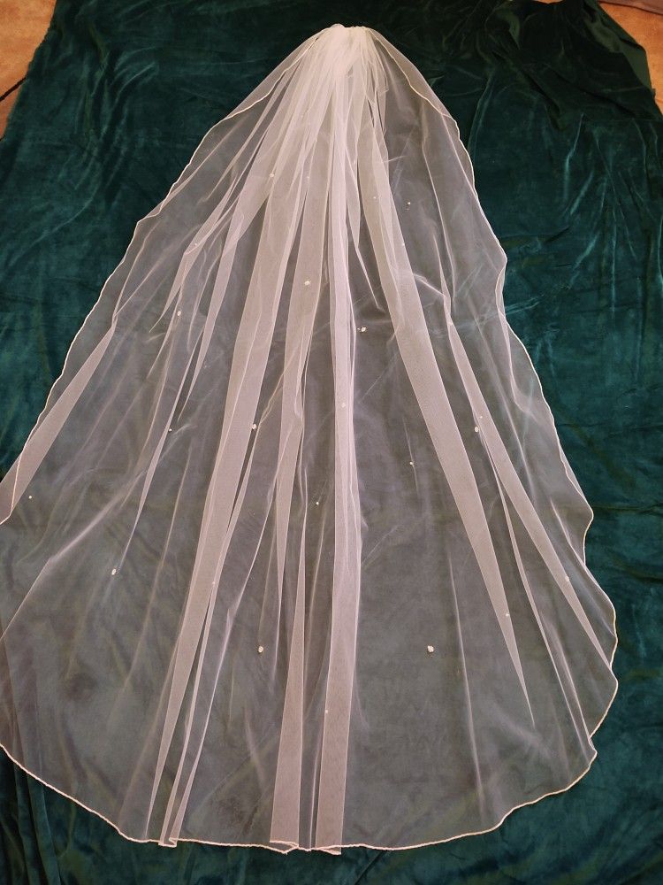 Bridal Veil 83"