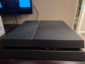 Ps4, 2 controllers, storage bank, 4 games