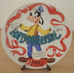 ©Disney Grolier Collectibles Plate; Mother's Day 1995: "Happy Mother's Day!"