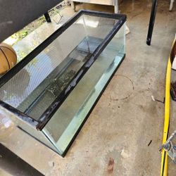 Fish Tank I Am Not Sure How Many Gallon I Think 30 Gallon $50 For All 