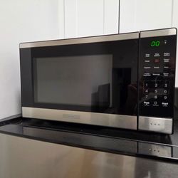 BLACK+DECKER Countertop Microwave Oven
