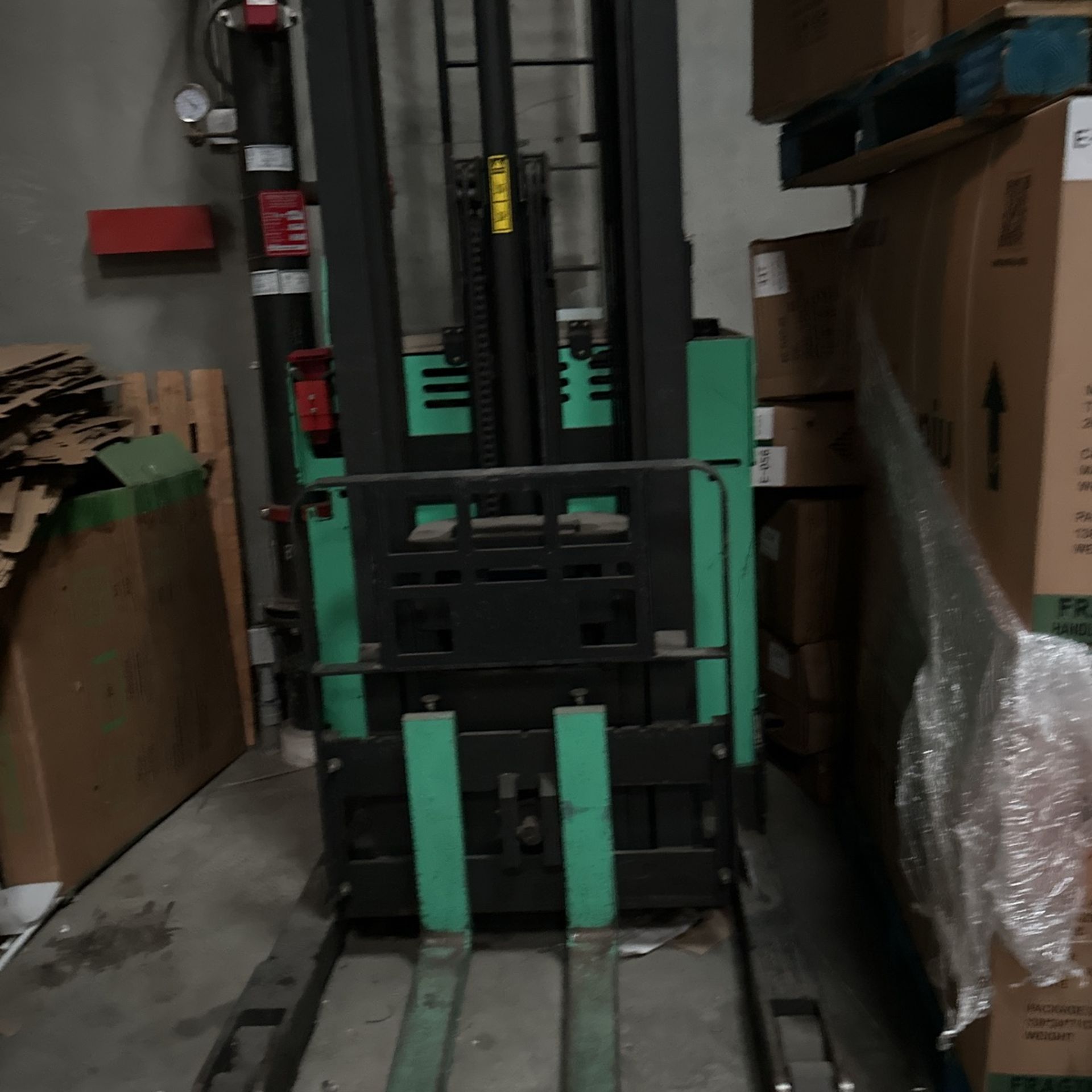 Forklift 