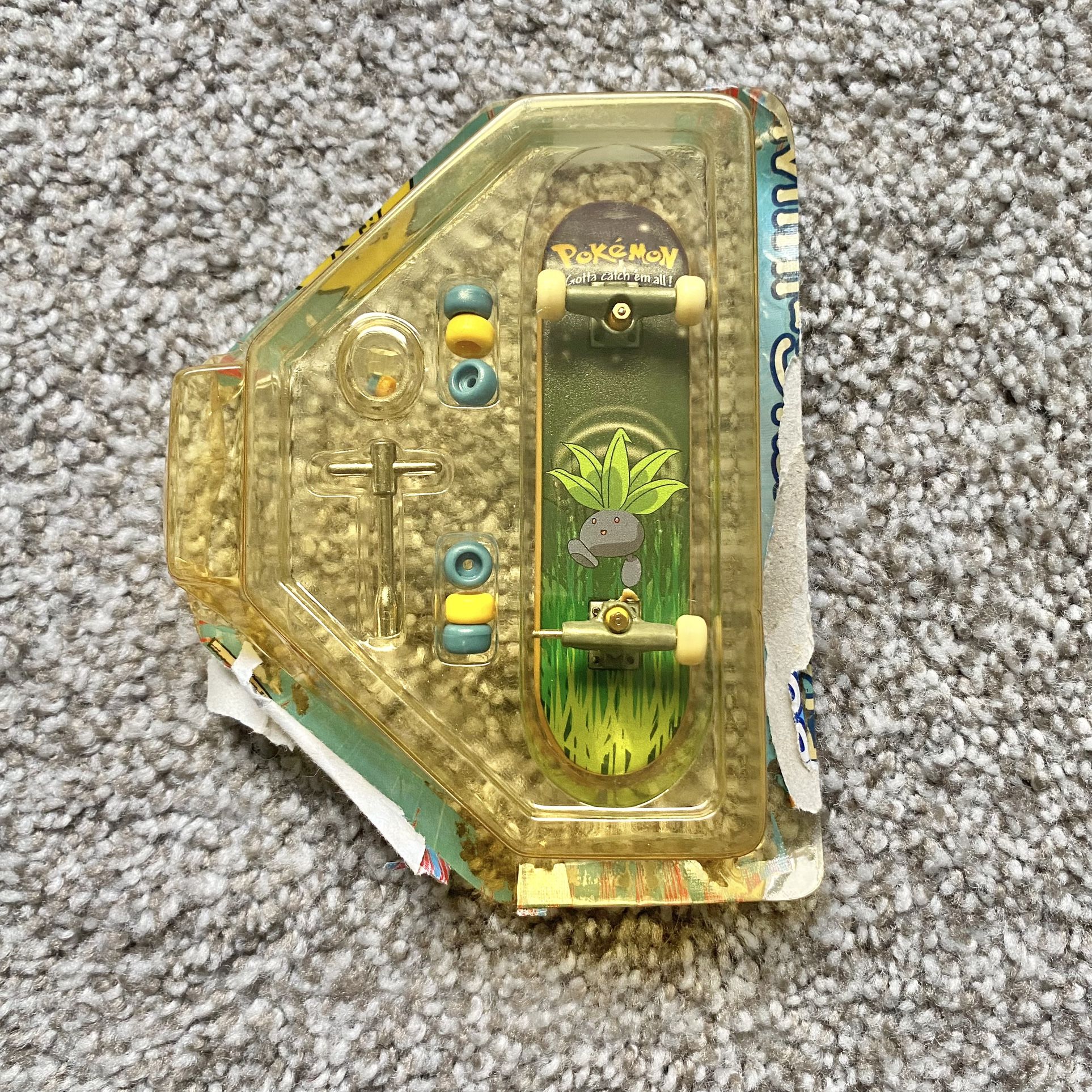 Rare Vintage 1999 Oddish Pokémon Finger Mini-Skateboard
