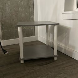 16 Inch Gray And White Plastic End/Side table