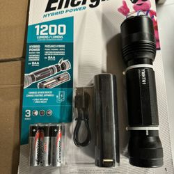 Energizer VMHT61 Hybrid Tactical Flashlight – 1200 Lumens!