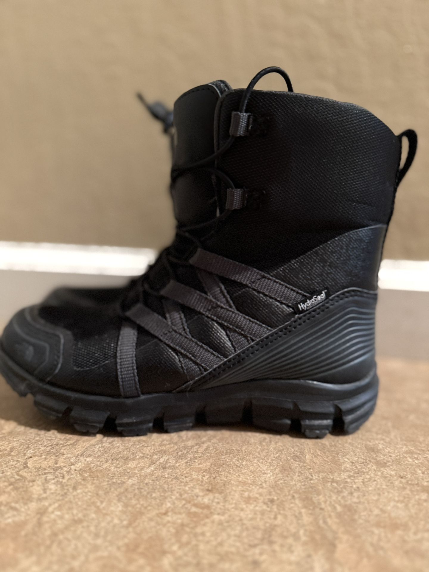 Brand New The North Face Snow Boots Size 3 Kids / 5 in women