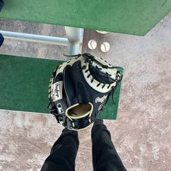 Rawlings Heart Of The Hide catcher Glove 