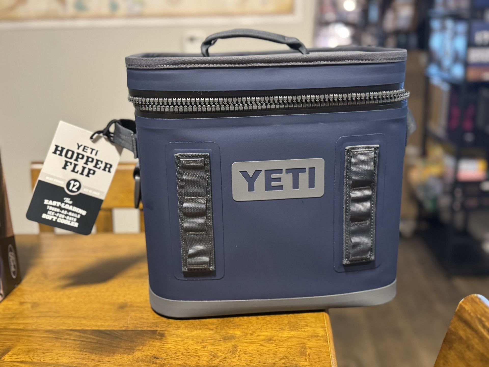 YETI Hopper Flip 12 Soft Cooler Navy Blue Fits 24 Cans New with Tags