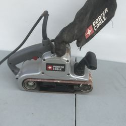 CLEAN PORTER CABLE VARIABLE SPEED 3" X 21" BELT SANDER MODEL 352VS TYPE 7 W/ BAG. Used in good condition with some minor cosmetic blemishes. These ble