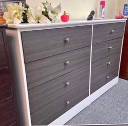 Eight drawers dresser
