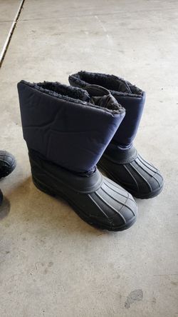 Skadoo snow boots size 2