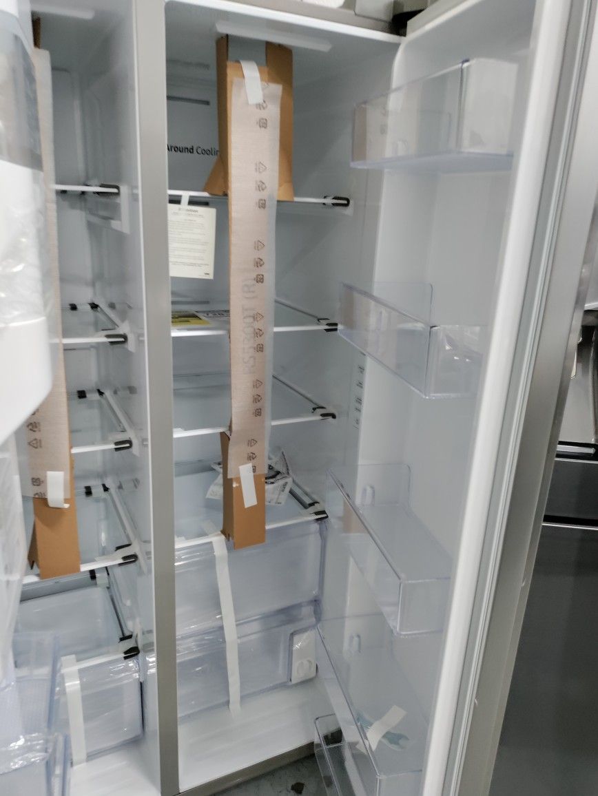 Samsung Side By Side Refrigerator 36' Wide, New Scratch And Dent
