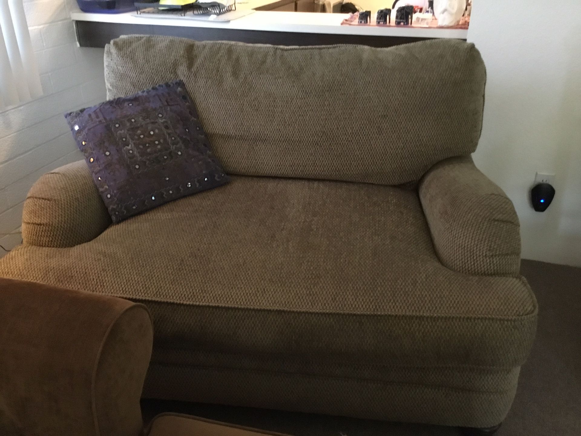 Very Good Quality & Comfortable Loveseat 