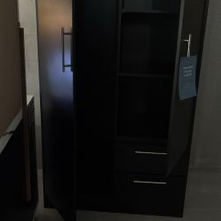 Modern and Functional Wardrobe for Bedroom