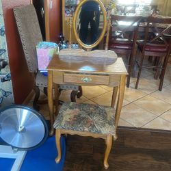 Dressing Table With Mirror 