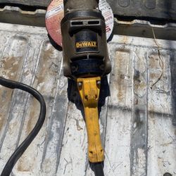 Desalt 7 Inch Grinder