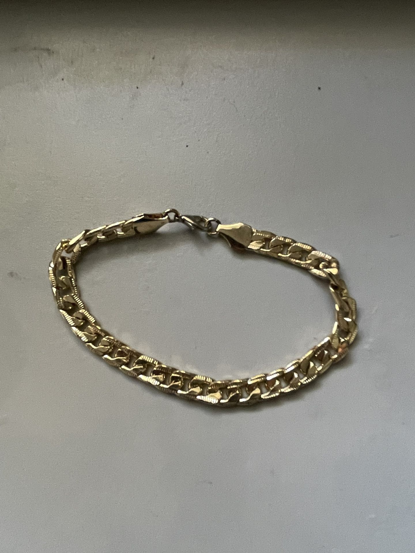 Gold Bracelet (8 Inches)