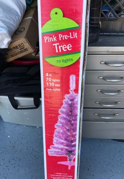 Pink pre lit Xmas tree !!! Super cute