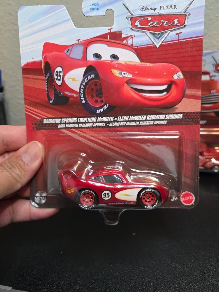 DISNEY PIXAR CAR RADIATOR SPRINGS LIGHTNING McQueen