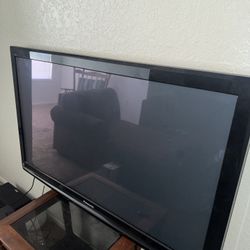 Packaged Deal Tv And Gaming Console 