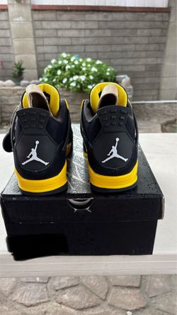 NEW SNEAKERS 4 Retro Thunder Sneakers SIZE 8.5 ( M), size 10 (W)