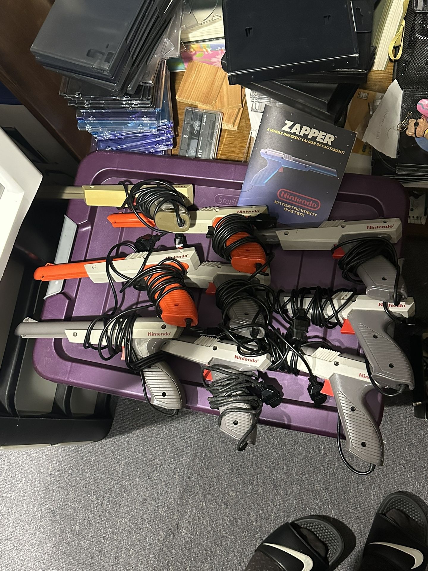Lot Of 9 NES Zapper Guns Untested