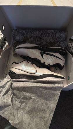 Basketball shoes