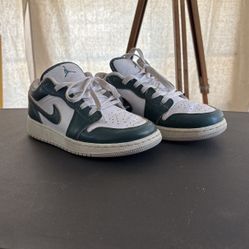 Nike Air Jordan Size 4Y Green White Low tops Vintage Style Used