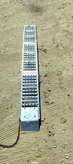 Metal Loading Ramp with Chain