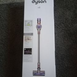 Dyson V8