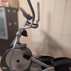 Matrix e3xc-01 Elliptical Cross Trainer 