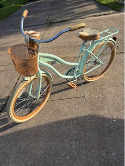 PRICE IS FIRM 24 inch Schwinn bicycle cruiser women’s bike