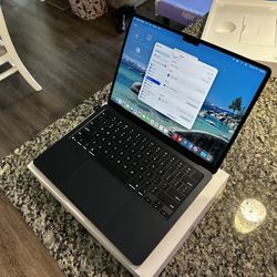 13” Midnight M4 MacBook Air 16GB Memory 512GB Storage