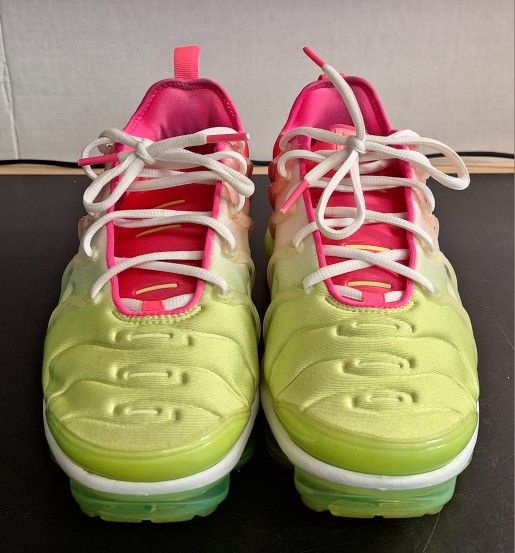 VAPORMAX PINK VOLT GRADIENT SHOES SIZE 9.5