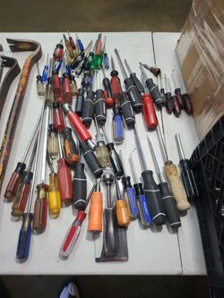 Screwdriver Set many different sizes and styles