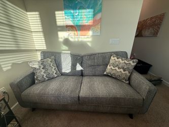 Beautiful couch, needs to be gone by Thursday