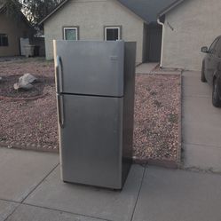 Refrigerator WORKING needs new home