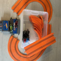 Hotwheels, official brand, electric race track!