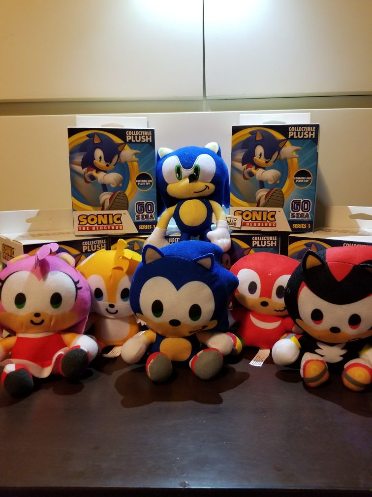 Go Sonic compete set!!! With both rare plushies