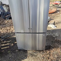 NEW GE french door fridge STAINLESS CALL AND MAKE.OFFER SOLD TODAY