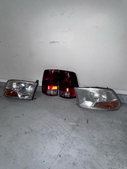 2011 Ram 2500 Headlights/Taillights