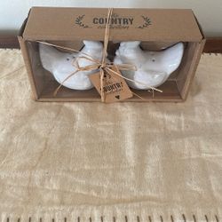 NEW The Country Collection Chicken Collection Salt & Pepper Shakers 
