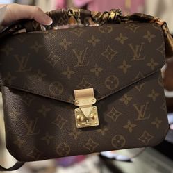 Louis Vuitton Pochette Métis 