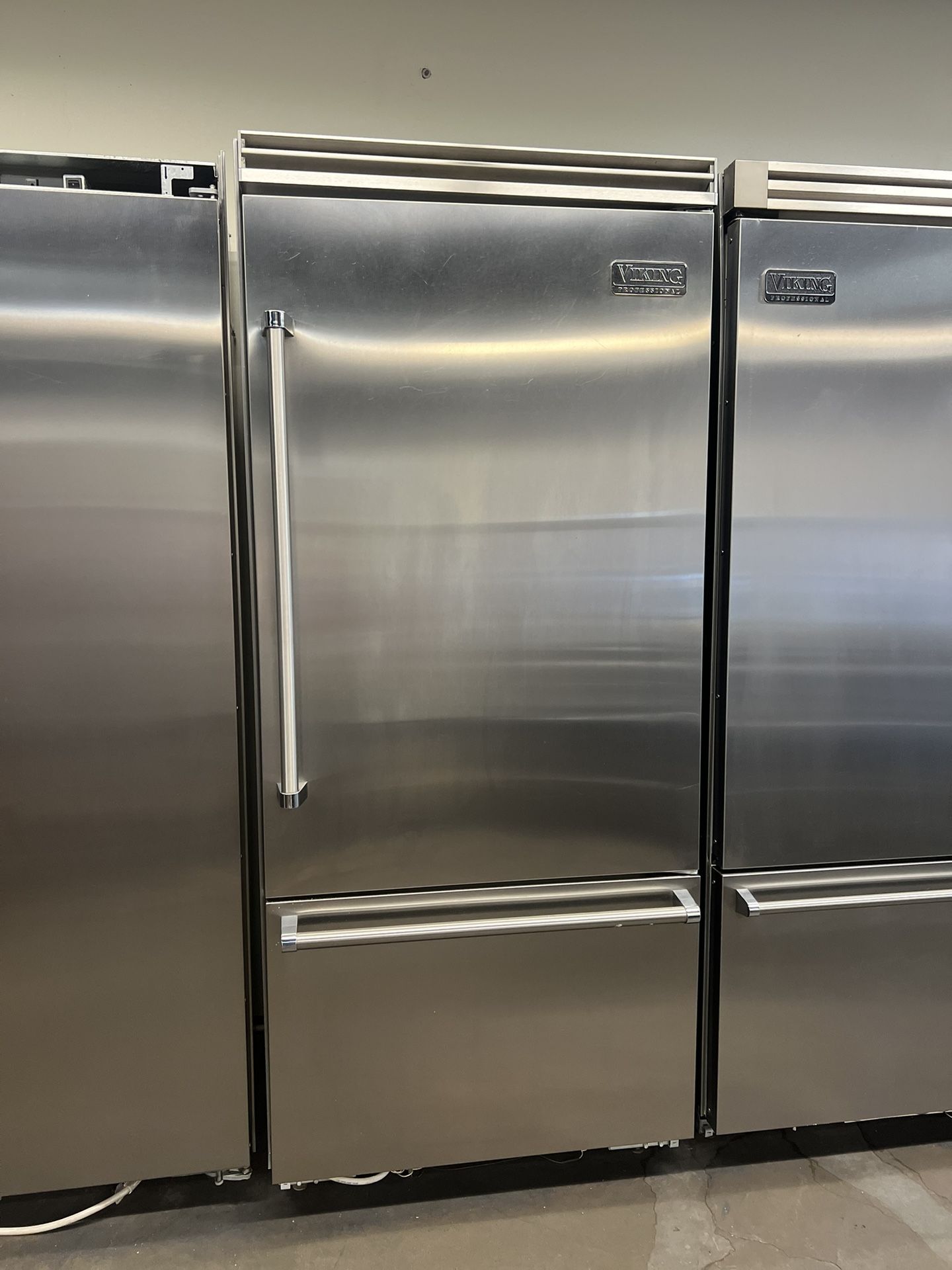 Viking 36”Wide Built In 5Series Bottom Freezer Refrigerator